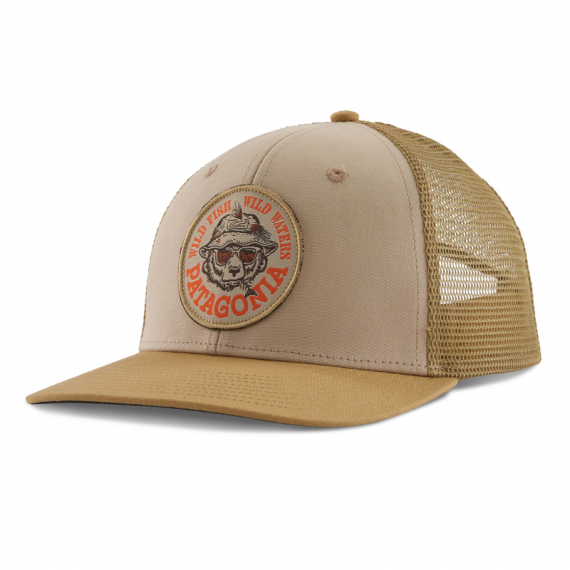 Patagonia Take a Stand Trucker Hat Wild Grizz: Oar Tan i gruppen Beklædning og fodtøj / Kasketter og hovedbeklædning / Kasketter / Trucker caps hos Sportfiskeprylar.se (38356-WIGT-ALL)