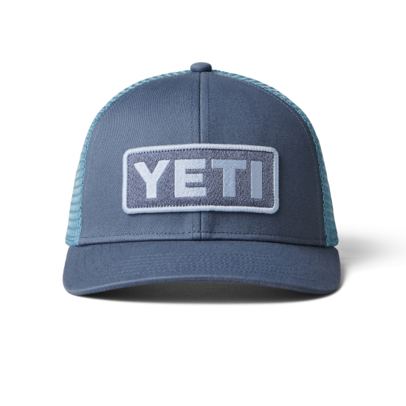 Yeti Logo Badge Trucker Hat Indigo i gruppen Beklædning og fodtøj / Kasketter og hovedbeklædning / Kasketter / Trucker caps hos Sportfiskeprylar.se (H007I)