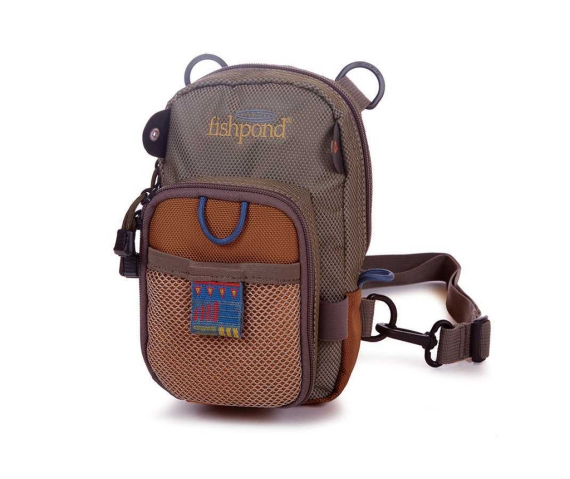 Fishpond San Juan Vertical Chest Pack Sand Saddle Brown i gruppen Opbevaring / Tackle-tasker / Hoftetasker hos Sportfiskeprylar.se (SJVCP-SA/SAB)