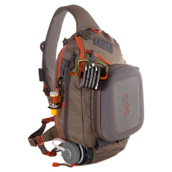 Fishpond Summit Sling 2.0 Gravel i gruppen Opbevaring / Tackle-tasker / Sling Packs hos Sportfiskeprylar.se (SS-2-0-G)