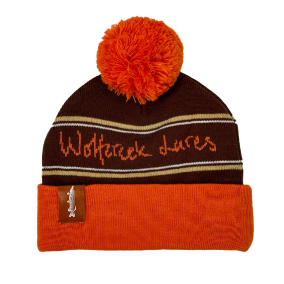 Wolfcreek Classic Logo Pom Pom Beanie - Orange/Brown i gruppen Beklædning og fodtøj / Kasketter og hovedbeklædning / Huer og hatte hos Sportfiskeprylar.se (WCL-05-POMPOM-01-ORANGE-B)